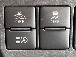 【横滑り防止装置】車両の横滑りを感知すると、自動的に車両の進行方向を保つように車両を制御します。雨の日など滑りやすい路面状況でも安全な運転が可能です。