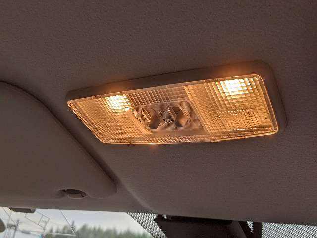 広々とした展示場でゆったりとご覧いただけます。