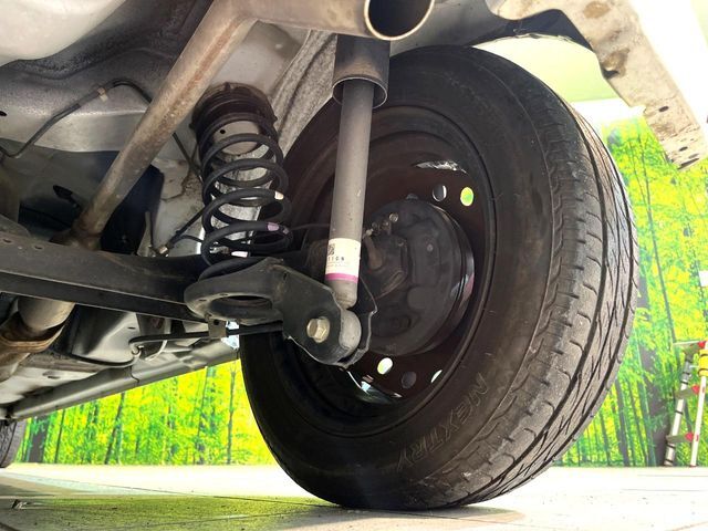 お車を安心してお乗りいただく為には、足回りの定期点検が欠かせません。サービスサポート（有償保証）では無料点検もご提供しており、安心のカーライフをお過ごしいただけるサポート体制が整っています。