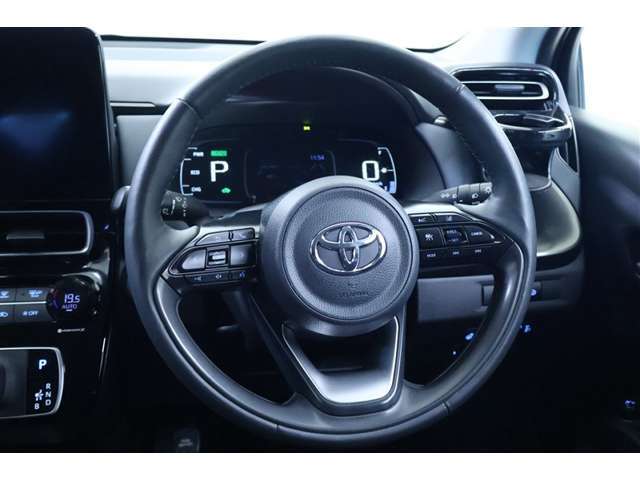 ステアリング左右のスイッチで、マルチインフォメーションディスプレイ、レーダークルーズコントロール、オーディオ、ハンズフリー通話等の操作を行います。