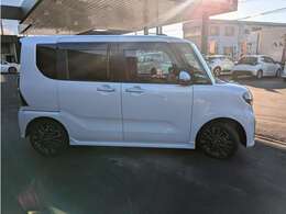 大きな傷、凹みはありません。