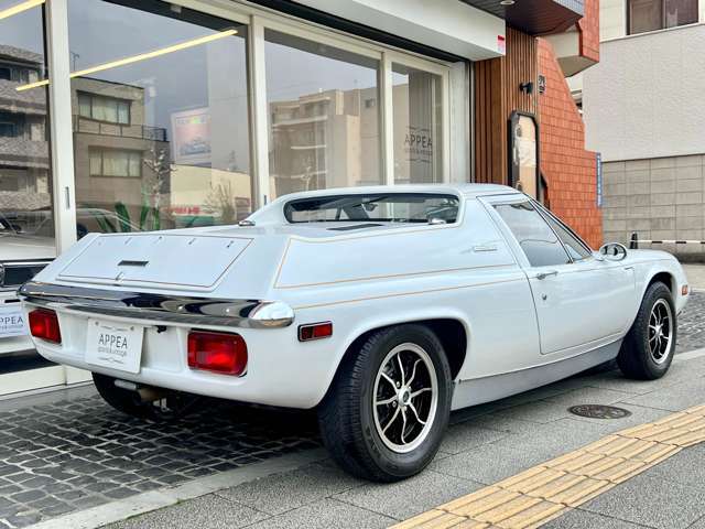 池沢さとしの連載マンガ「サーキットの狼」の主人公である風吹裕矢の愛車として登場したのがこのロータスヨーロッパ！！軽量化を追求し素材には当時としては最先端のFRP（繊維強化プラスチック）を採用している◎