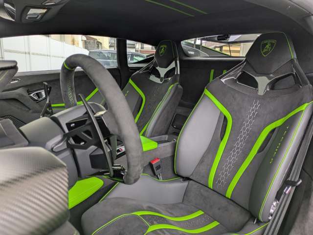 メーカーオプション：スポーツシート装備