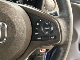 【アダプティブ・クルーズ・コントロール】予め設定した車速内でクルマが自動的に加減速。 前走車との適切な車間距離を維持しながら追従走行し、高速道路でのドライバーの疲労を軽減してくれる嬉しい機能付♪