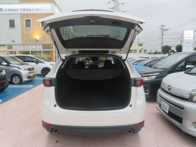 トランクの画像です！当店のカーライフアドバイザーがお客様にぴったりの車両をご提案致します！