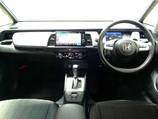 Honda車が初めての方にも扱いやすく分かりやすいインパネ周りと各種スイッチ類です。