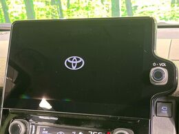 【10.5インチナビ】高級感とインパクトのある大画面ナビを装備。各種オーディオ操作はもちろん、スマホ連携もできる利便性の高いナビです♪