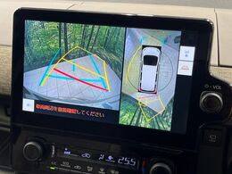 【パノラミックビューモニター】専用のカメラにより、上から見下ろしたような視点で360度クルマの周囲を確認することができます☆死角部分も確認しやすく、狭い場所での切り返しや駐車もスムーズに行えます。