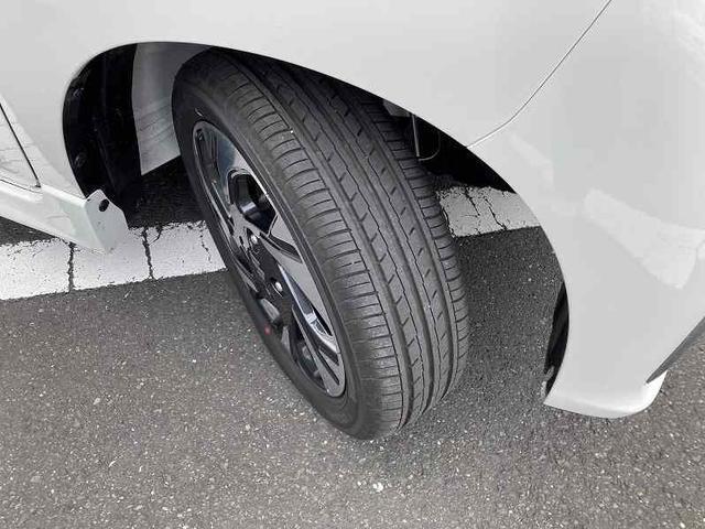 高年式で走行距離も少ないため、タイヤの残り溝もタップリあります！！