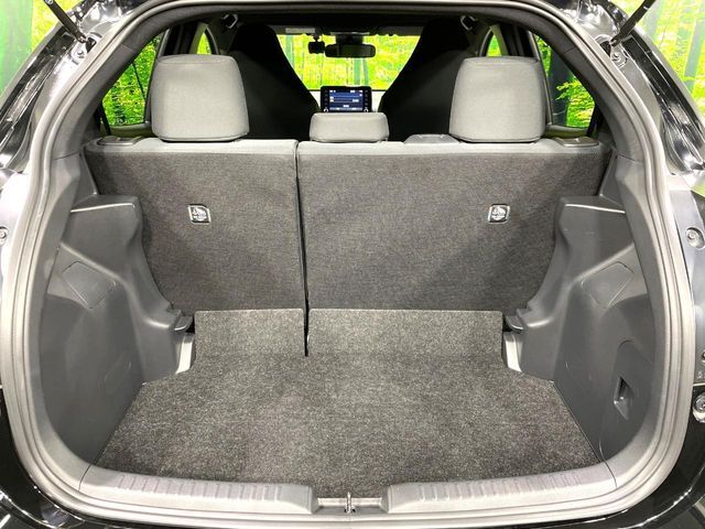 積み下ろしのしやすいデッキにはたっぷりと荷物を積み込んでいただけます。遊びから仕事まで、様々なシーンで頼れます♪