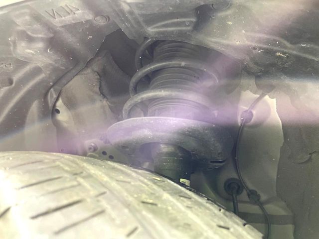 お車を安心してお乗りいただく為には、足回りの定期点検が欠かせません。サービスサポート（有償保証）では無料点検もご提供しており、安心のカーライフをお過ごしいただけるサポート体制が整っています。