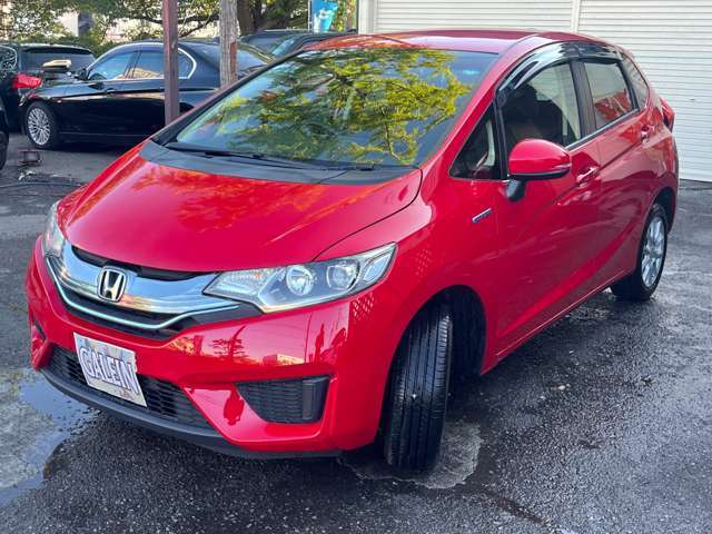 4WDとなりますのオールシーズン活躍できる車両です！外装には目立つような傷や凹みも見受けらずとても綺麗な状態です！当店のボディコーティングも効果的な車両となりますので合わせてご検討頂ければと思います！