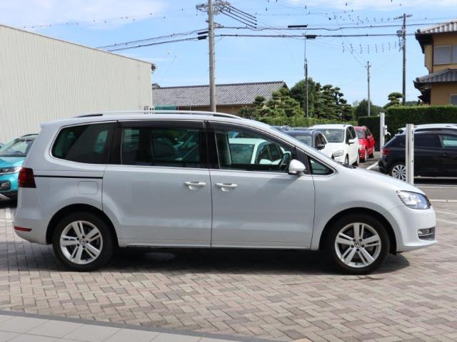 お車の保証は認定中古車保証が1年標準付帯します。別途有償で認定中古車保証1年または2年に加入することができます。保証は走行距離無制限。輸入車に対する不安はスタッフまで遠慮なくご相談下さい。