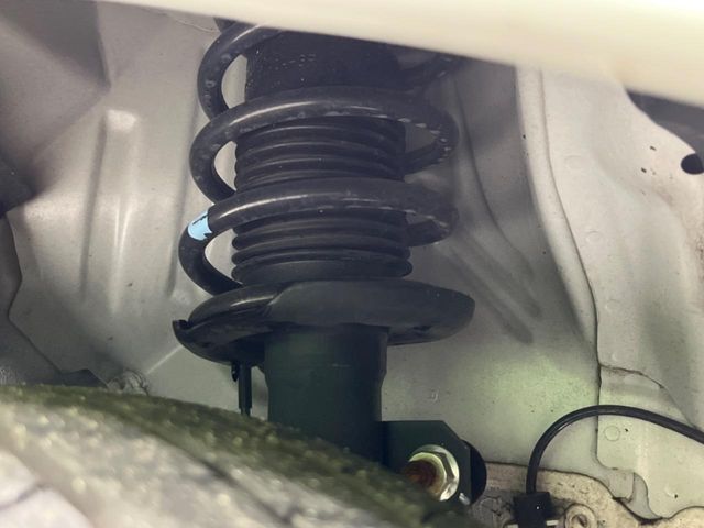 お車を安心してお乗りいただく為には、足回りの定期点検が欠かせません。サービスサポート（有償保証）では無料点検もご提供しており、安心のカーライフをお過ごしいただけるサポート体制が整っています。