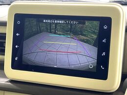 【バックカメラ】駐車時に後方がリアルタイム映像で確認できます。大型商業施設や立体駐車場での駐車時や、夜間のバック時に大活躍！運転スキルに関わらず、今や必須となった装備のひとつです！