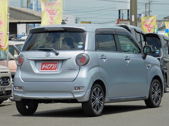 弊社は自動車（新車・中古車)の販売だけではなく、自社整備工場1カ所、鈑金工場2カ所を所有しております。