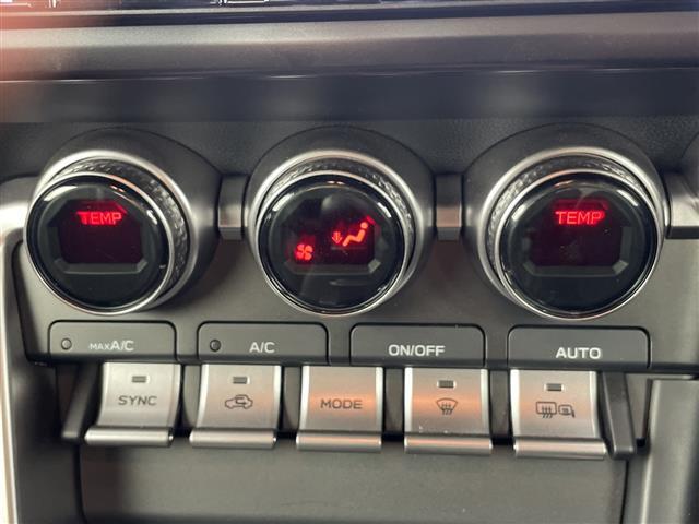 【衝突軽減ブレーキ】衝突するおそれが高い場合、音と光で注意して強いブレーキングを行い、衝突回避・被害軽減を支援します。機能には限界があるためご注意ください。