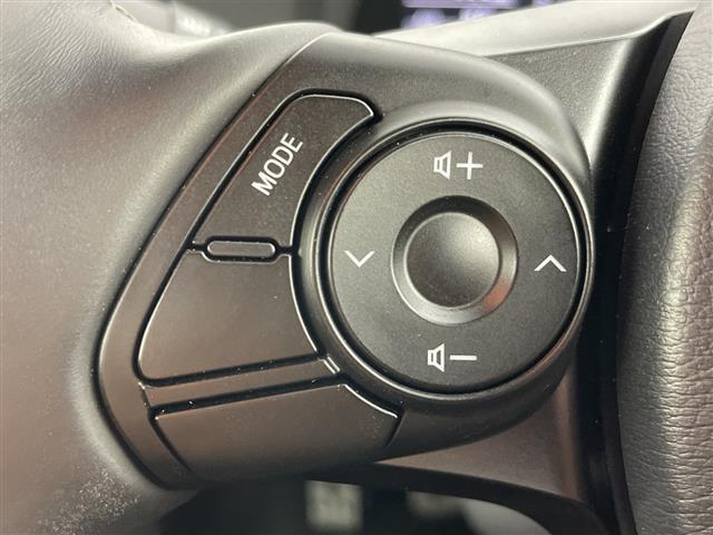 【衝突軽減ブレーキ】衝突するおそれが高い場合、音と光で注意して強いブレーキングを行い、衝突回避・被害軽減を支援します。機能には限界があるためご注意ください。