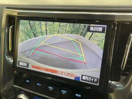 【バックカメラ】駐車時に後方がリアルタイム映像で確認できます。大型商業施設や立体駐車場での駐車時や、夜間のバック時に大活躍！運転スキルに関わらず、今や必須となった装備のひとつです！