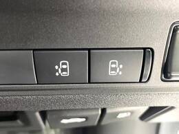 【両側パワースライドドア】スマートキーや運転席のスイッチで後席両側スライドドアの開閉が可能♪電動だから力を入れてドアを開ける必要が無く、小さなお子様でも簡単に開け閉めでき快適です♪