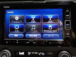 ホンダ純正ナビなのでダッシュボードにスッキリと収まっています。土地勘の無い所でも道に迷わず安心ですね！。AVも色々視聴でるのでドライブも楽しくなりますよ！