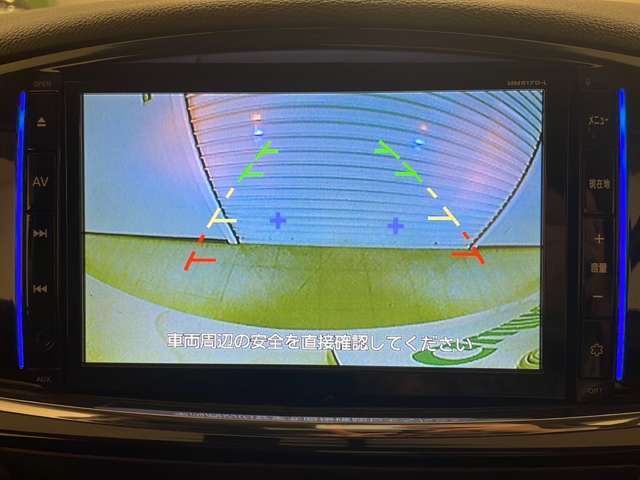 【バックカメラ】で駐車時に後方確認もできますので、大きな車の運転で不安な方も安心してお乗りいただけます！