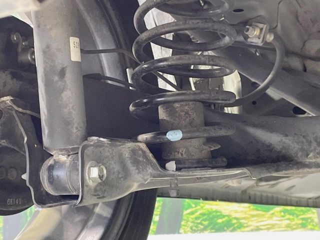 お車を安心してお乗りいただく為には、足回りの定期点検が欠かせません。サービスサポート（有償保証）では無料点検もご提供しており、安心のカーライフをお過ごしいただけるサポート体制が整っています。