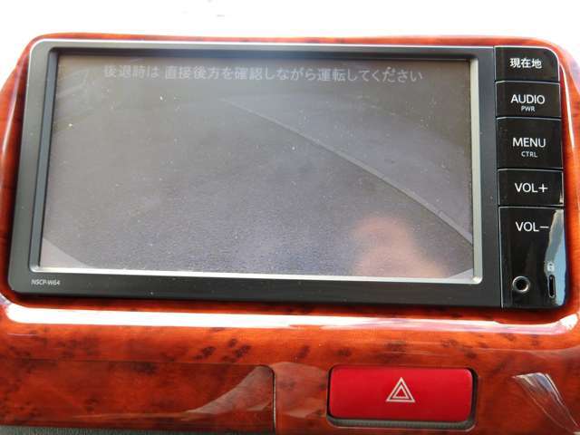 バックカメラがついているので駐車もしっかりサポートしてくれるので車庫入れも安心して行うことができます！