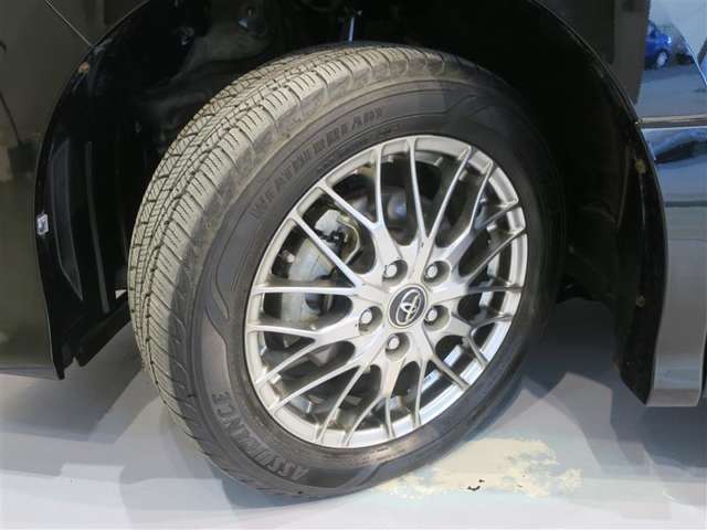 トヨタ純正アルミホイール　タイヤサイズは205/55R16