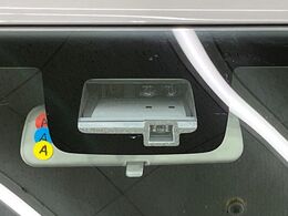 【スズキ　セーフティサポート】走行中に前方の車両等を認識し、衝突しそうな時は警報とブレーキで衝突回避と被害軽減をアシスト。より安全にドライブをお楽しみいただけます。