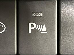 【コーナーセンサー】バンパーに付いたセンサーが障害物を検知！一定の距離に近づくとアラートで教えてくれます♪狭い駐車スペースや車庫入れ時も安心ですね☆