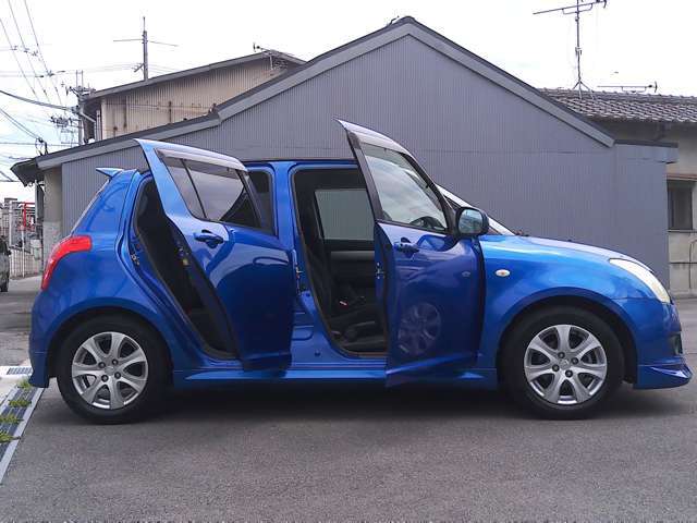 気になる車両などあれば、すぐにお問合せ下さい！右のカーセンサー専用ダイヤルからお電話いただくとスタッフがご質問にお答えいたします。