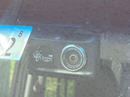 【ドライブレコーダー】安心・安全なカーライフに必須のドライブレコーダーを装備！走行中はもちろん、あおり運転や事故に遭遇した際の状況も映像で記録し、万一のリスクに備えます。