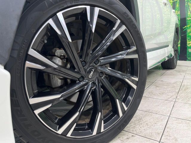 【TRD20インチアルミホイール】外観にマッチしたアルミホイールを装着しております。各種アルミホイールや、スタッドレスタイヤも取扱いしております。是非ご相談ください♪
