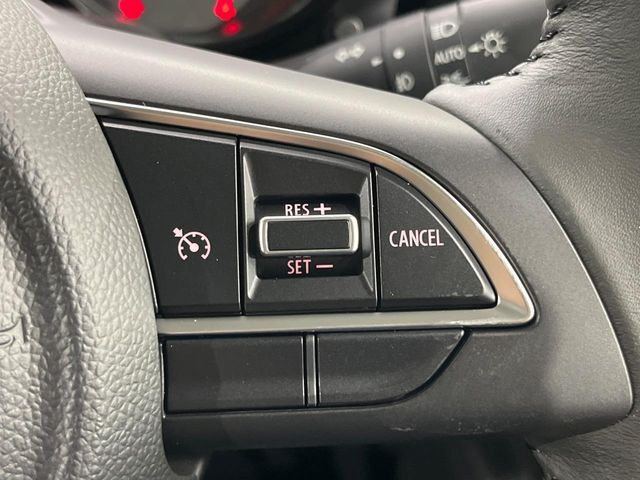 【クルーズコントロール】高速道路もラクラク走行。アクセルを離しても一定速度で走行ができ、長距離運転時の負担を軽減！加速・減速も簡単なスイッチ操作で調整できます。