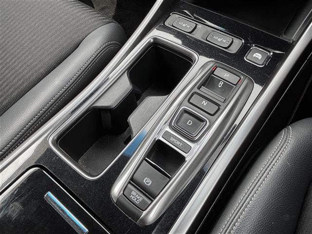 徹底的な検査を行い、車両の内外装・骨格部のダメージを詳細に把握しています。
