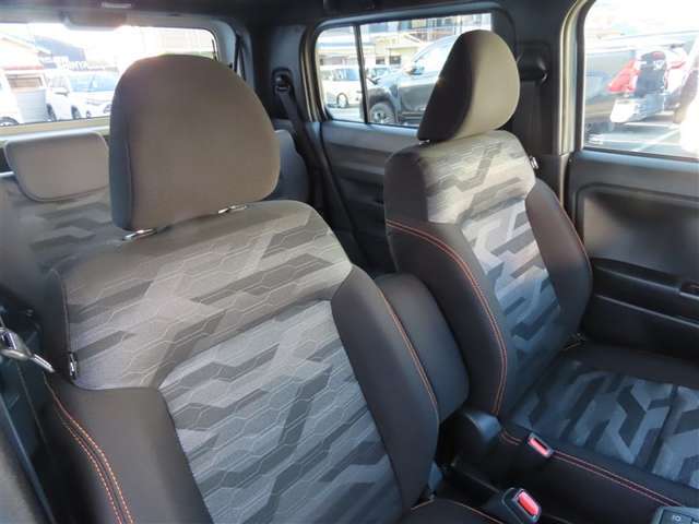 運転席シート廻りは使用感も少なく、良好な状態となっています。丁寧に使われていたことがよくわかりますね