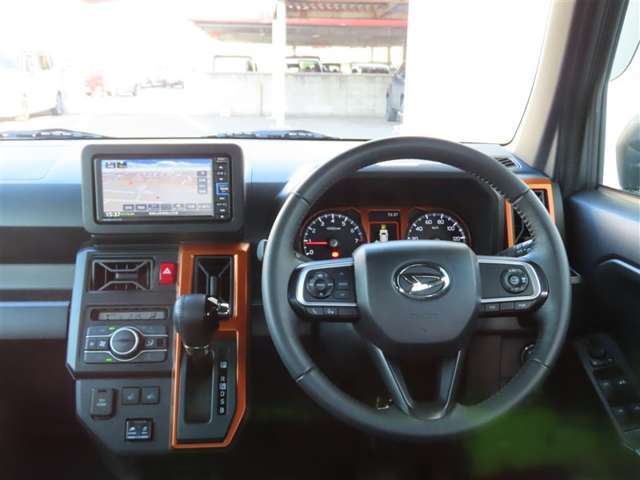 当店では店舗での販売もいているため、掲載中のお車が先にご成約となる場合がございます。気になるお車がございましたら、お早めにお問合せ下さいませ。