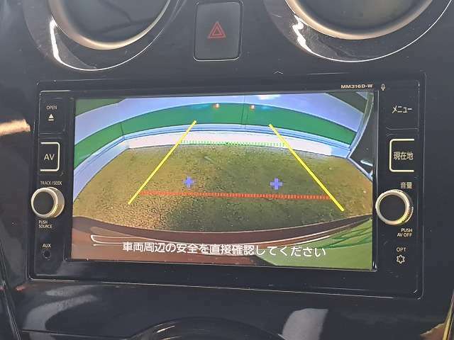 バックカメラがついて後方確認が簡単にできます！苦手としている車庫入れ等も安心して出来ますね！凄く需要の高い装備ですので、最初から付いていれば言う事なしですよね！？