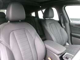 レザーシートの状態も良く著しい汚れやヘタリは見受けられません。