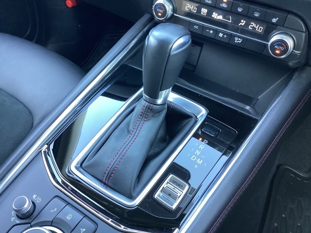 アクセルペダルを踏み込む量や速さに応じて変速パターンをし、人馬一体の運転感覚を発揮してくれる6速オートマ！