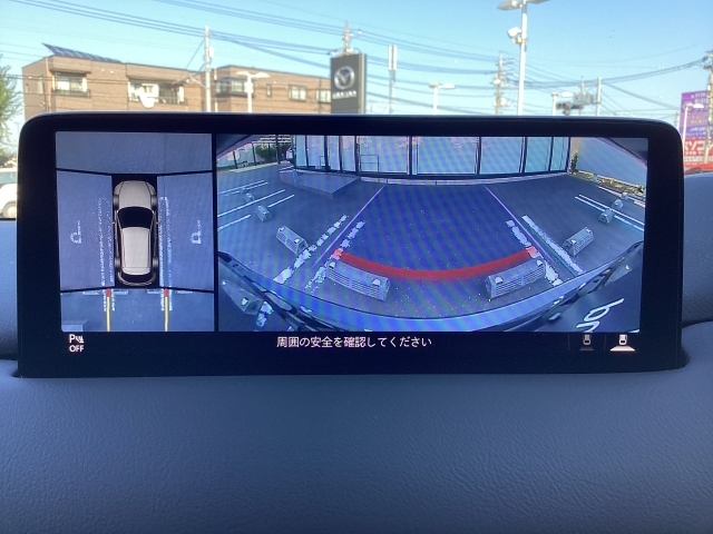 狭い場所での駐車やすれ違いなどでより的確な運転操作に役立つ360°ビューモニターが装備されています。