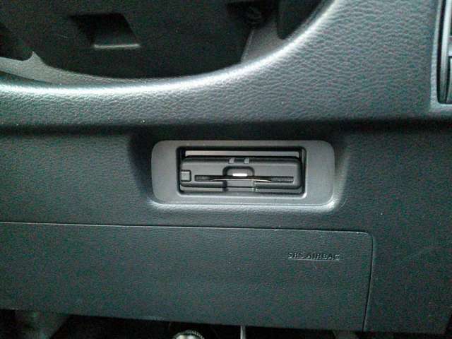 ここに ETC2.0付いております。高速道路の料金所もスイスイ♪ ETCカードの申し込みは日産カードがおすすめ！！！「安心」「おトク」「便利」で皆さまのカーライフをサポートする特典満載のカードです。