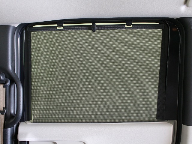 【ロールサンシェード】日除けや目隠しに最適！