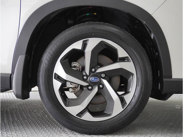 足元を引き立たせてくれる専用アルミホイール！目立った傷もなくとてもきれいです。