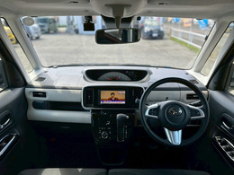 車両清掃スタッフがしっかりと内装クリーニングをおこなってます。