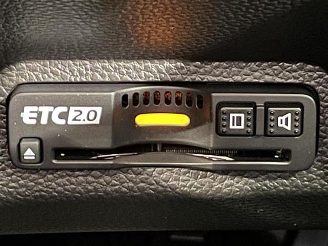 ◆【ETC2.0（DSRC）】ETCカードを挿入すれば料金所はノンストップで通過できます。ETC限定の割引や、高速道路の情報提供サービスを利用できます。