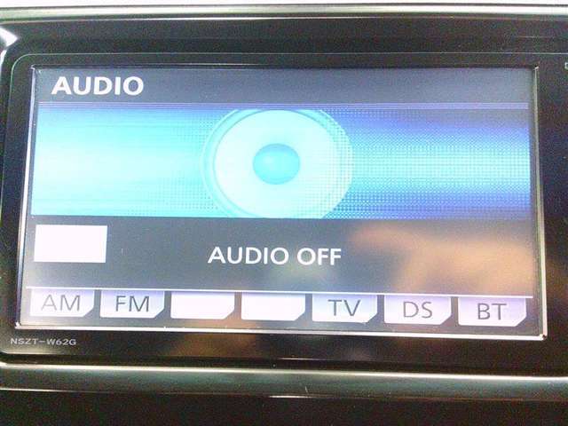 嬉しい装備です♪フルセグTV・DVD再生・Bluetoothオーディオに対応しています！！