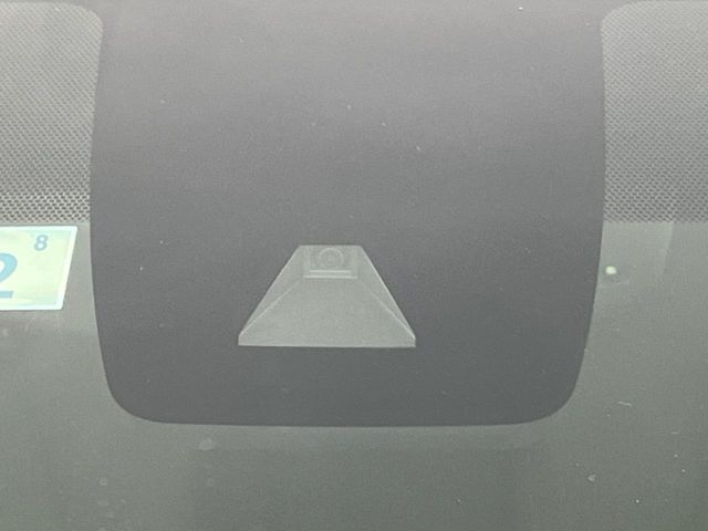 【トヨタセーフティセンス】走行中に前方の車両等を認識し、衝突しそうな時は警報とブレーキで衝突回避と被害軽減をアシスト。より安全にドライブをお楽しみいただけます。