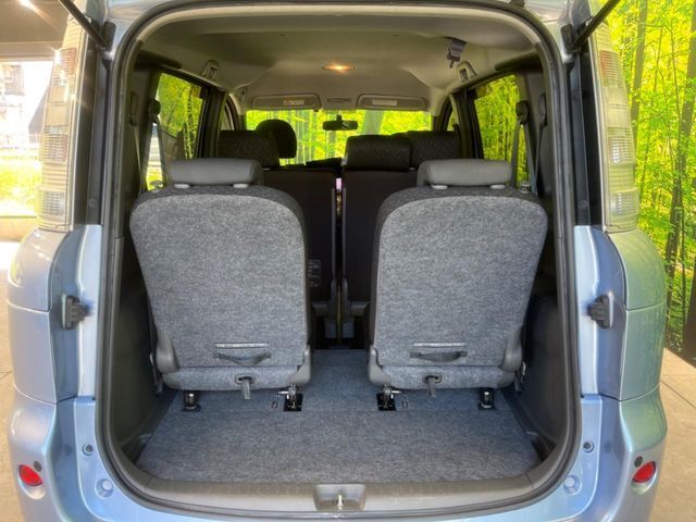 普段のお買い物や通勤、送迎等に十分な荷室スペースを確保しております。セカンドシートを倒すと、大きな荷物の積載も可能です♪